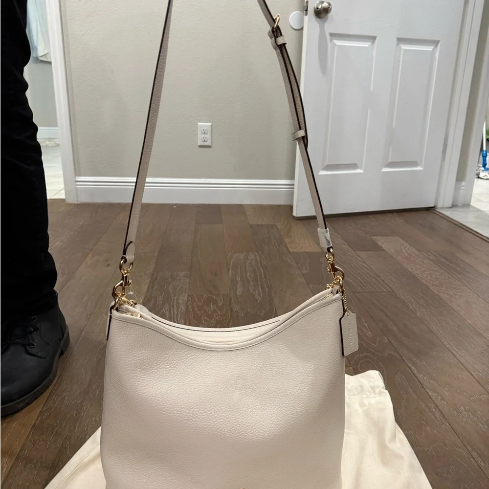 Coach Women's Zippered Leather Bag.2 Detachable Straps Shoulder Bag or Crossbody - Picture 6 of 13